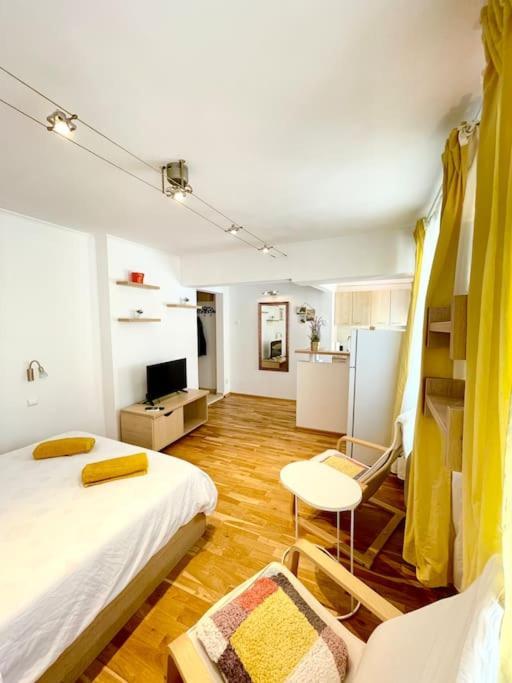 Boutique Apartment In The Bucharest City Center Bagian luar foto
